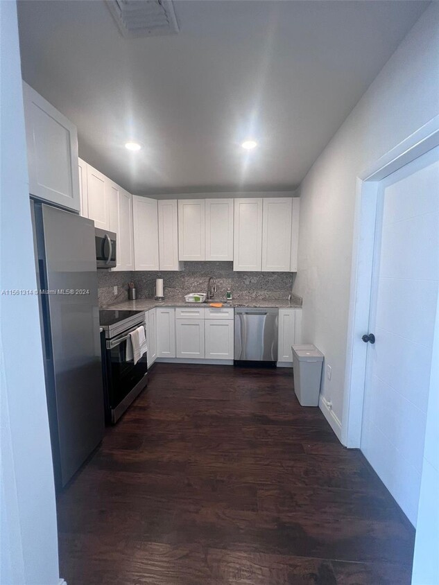 Primary Photo - 7516 Mutiny Ave