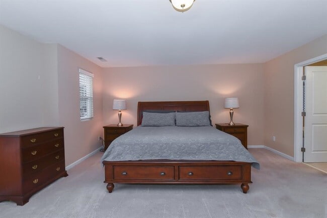 Building Photo - 1402 Golden Eagle Dr