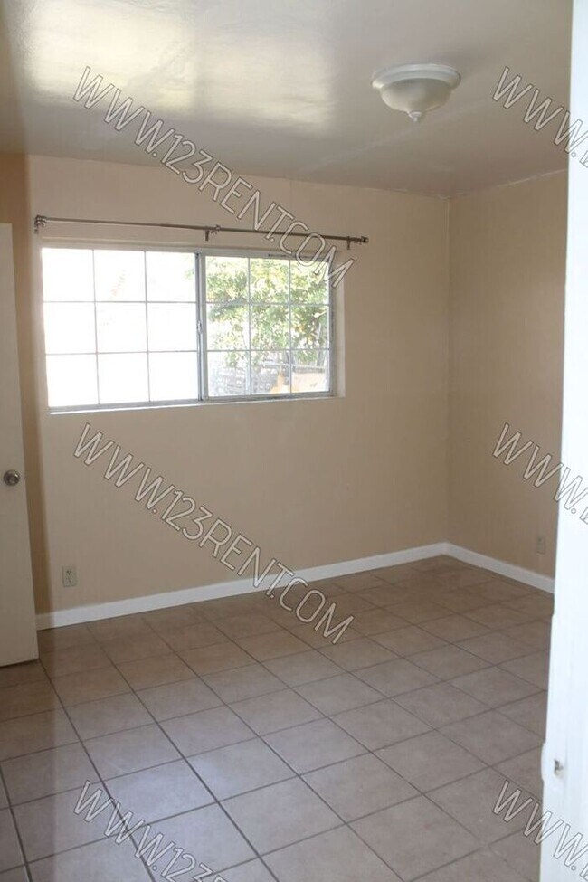 Foto del edificio - 2BD/1BTH JUST REHABBED HOUSE IN BAKERSFIELD
