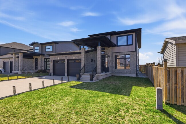 Photo du bâtiment - 1615 Sandridge Ln