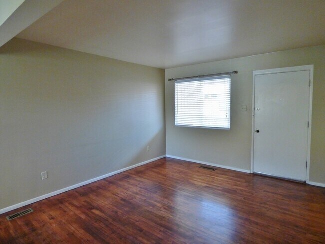 Foto del edificio - 2 Bd 1 Bath in Marmalade Square Condos