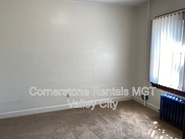 Building Photo - 264 College St SE