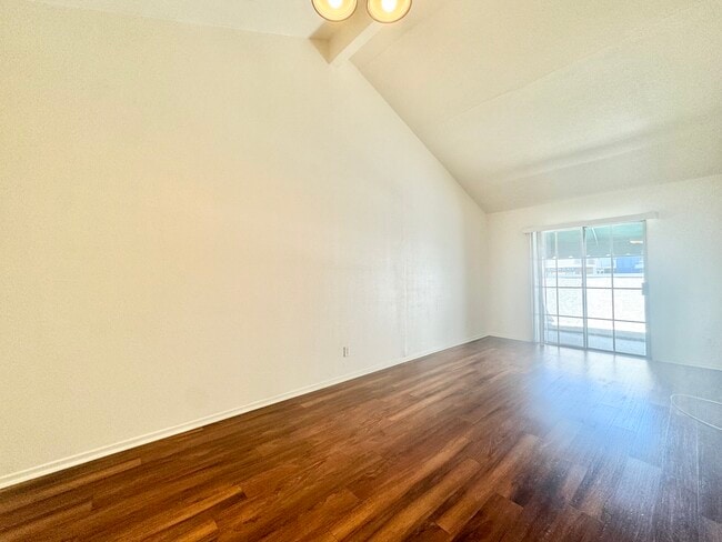 Foto del edificio - 1218 Long Beach Blvd