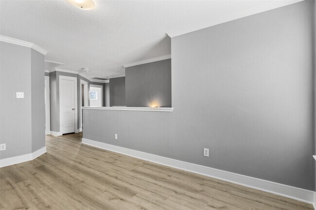 Foto del edificio - 2811 Oakland Brook St