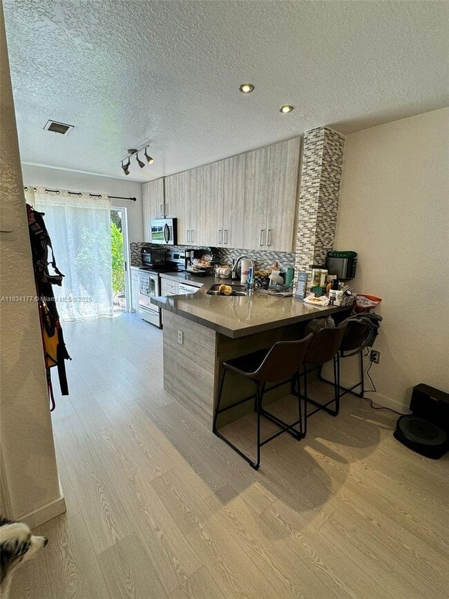 Foto del edificio - 5755 NW 109th Ave