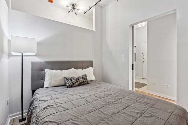 Foto del edificio - 400 W Ontario St