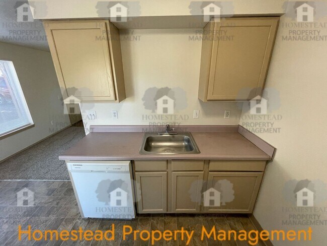 Building Photo - 510 NE Dallas Ct