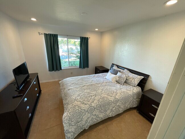 Maestro BR - 1 Lakeview Cir