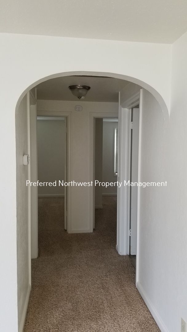 Building Photo - Newly Update 2 Bedroom House in River Road area