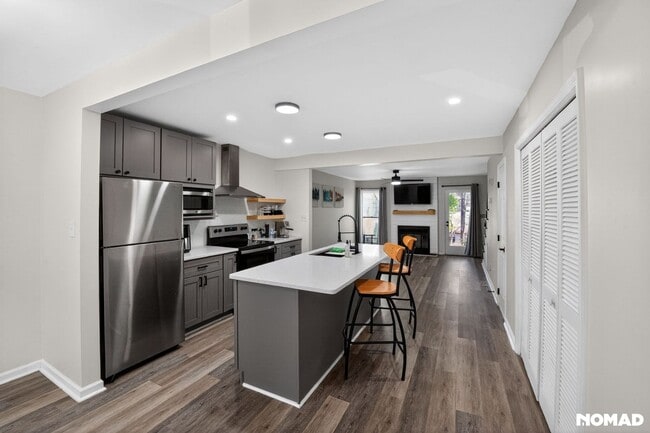 Building Photo - 533 Oak Run Dr