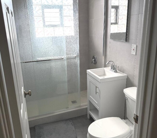 Foto del edificio - 8407 W Dempster St