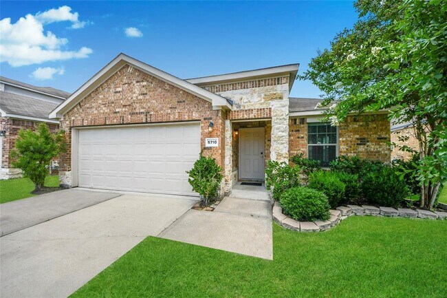 Building Photo - 5710 Camelia Evergreen Ln