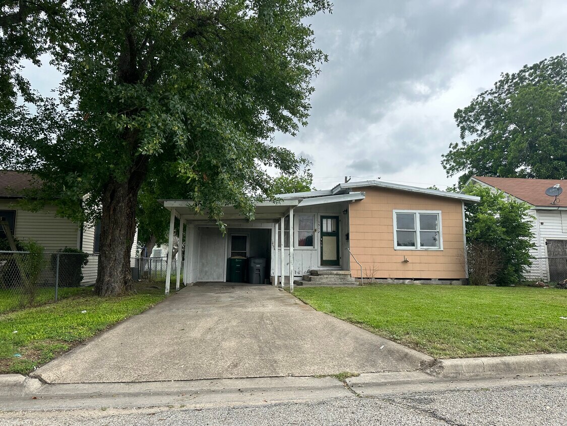 1312 E Mesquite Ln, Victoria, TX 77901 House Rental in Victoria, TX