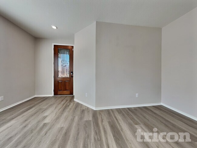 Foto del edificio - 13725 Vigilance St