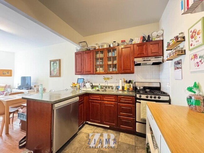 Building Photo - 3 bedroom in Brooklyn NY 11238