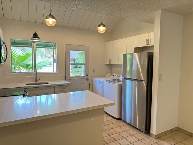 Building Photo - 3/2/2 Townhouse at Village Green