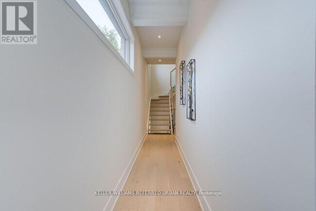 Photo du bâtiment - 16A Maple Ave N