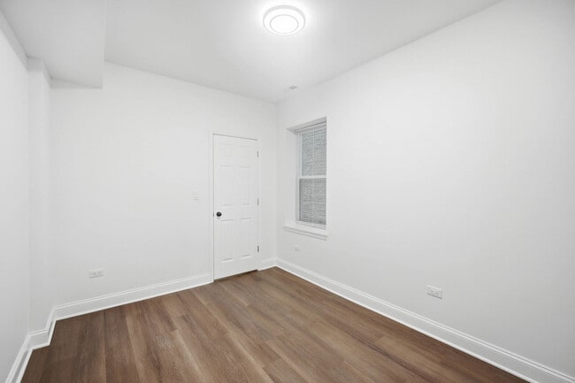 Foto del edificio - 1942 Elmwood Ave