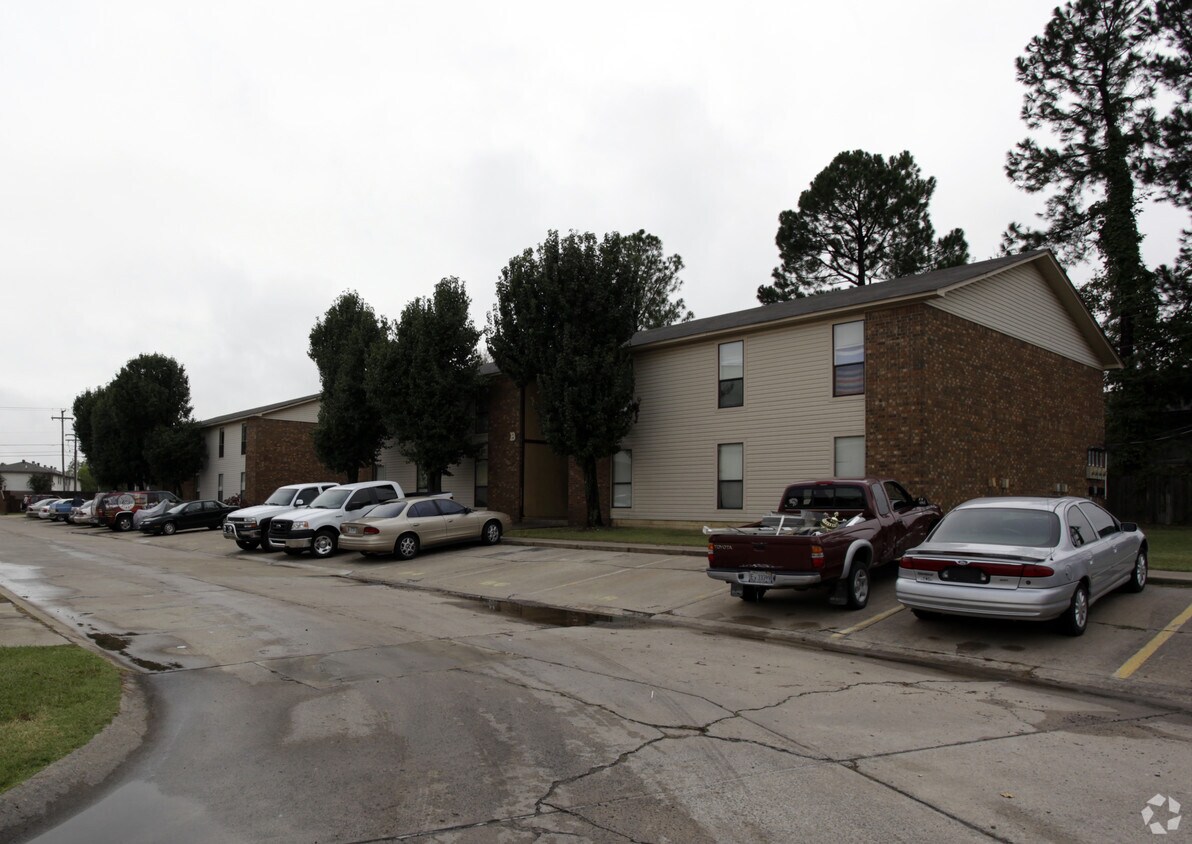 Washington Meadow Apartaments - 1608 Cherry St