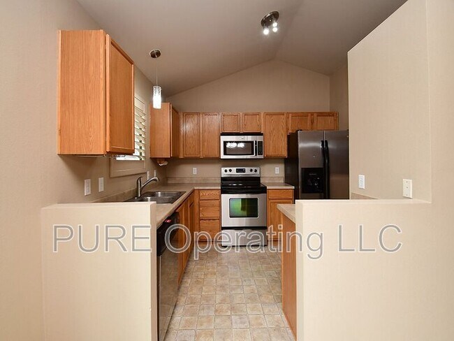 Building Photo - 10909 Girard St