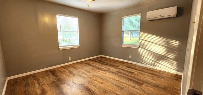 Building Photo - 3749 Lazy River Dr