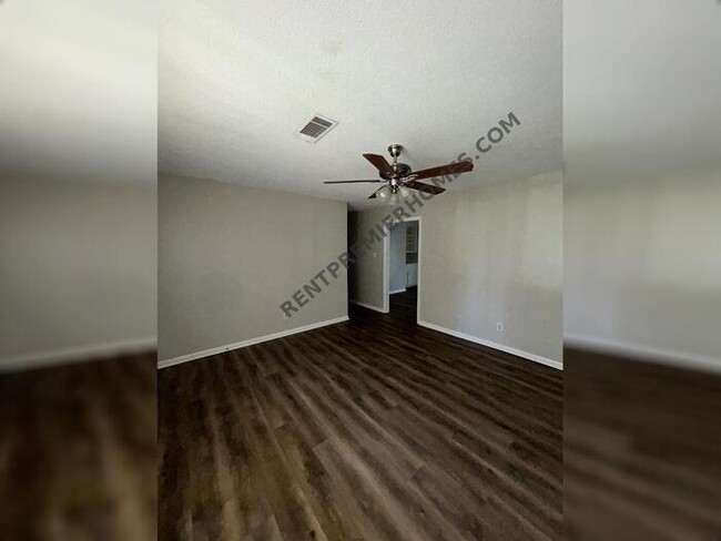 Building Photo - 916 S Rd
