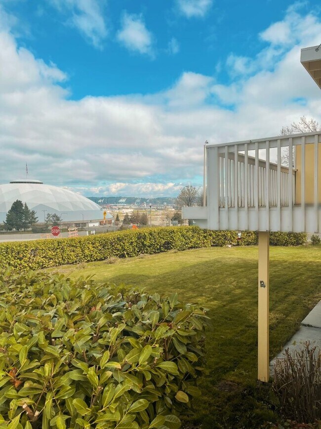 Interior Photo - Harborview East