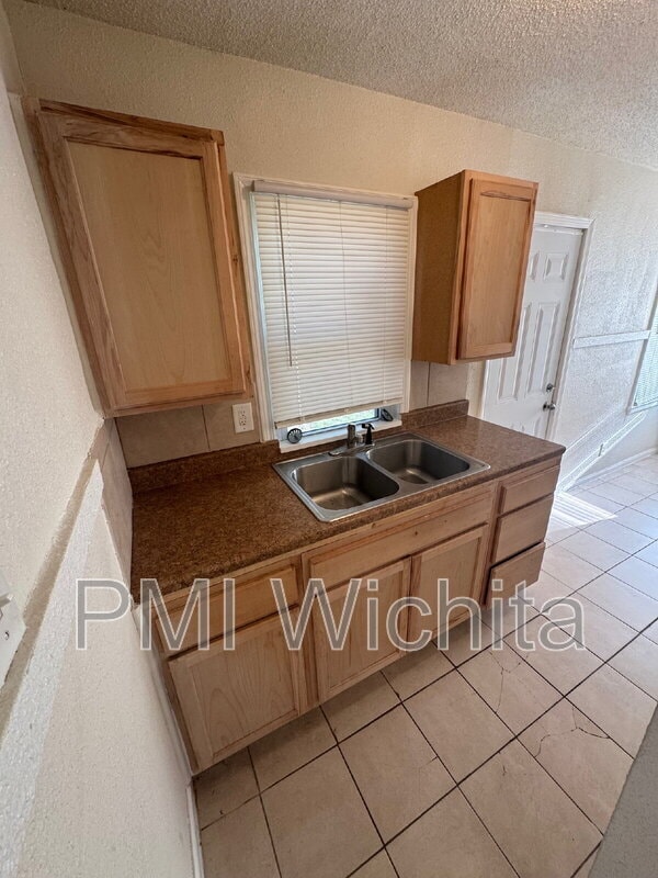 Building Photo - 681 S Kansas St