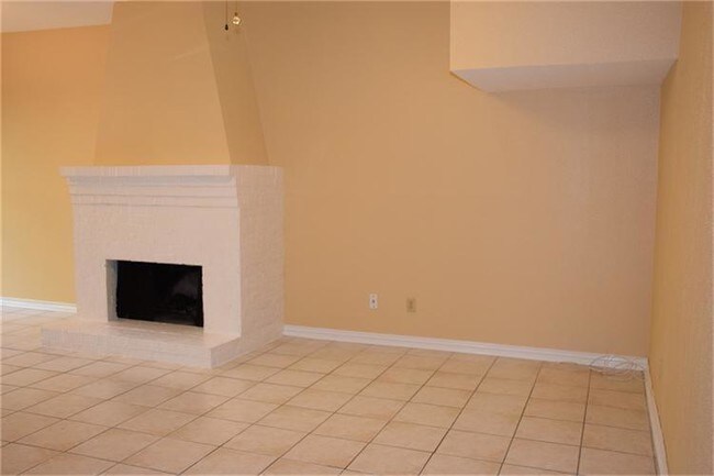 Building Photo - 1330 Augusta Dr