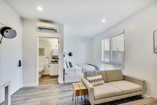 Building Photo - Artthaus Six: New Luxury Apartment! 3 mont...