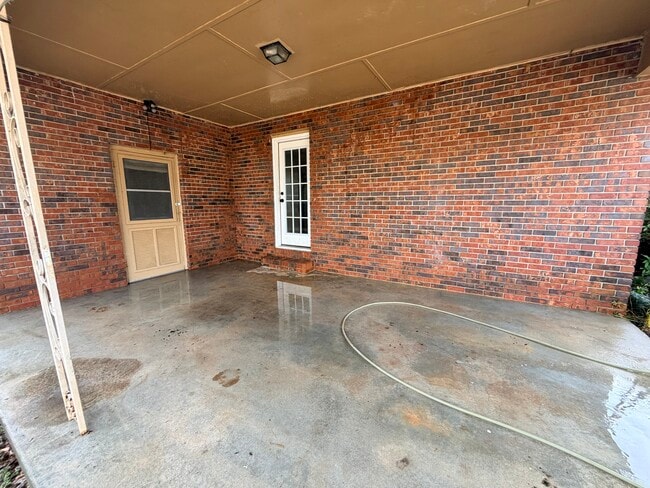 Building Photo - 1058 Ridge Rd