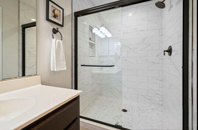 Foto del edificio - 5011 Sharon Rd