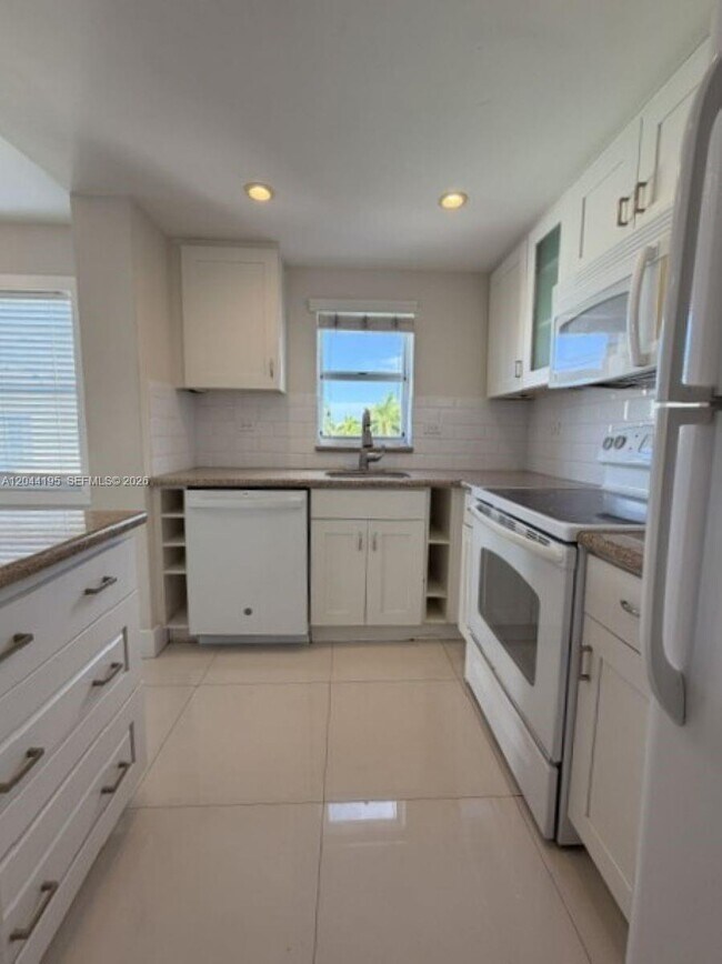 Building Photo - 4141 Nautilus Dr