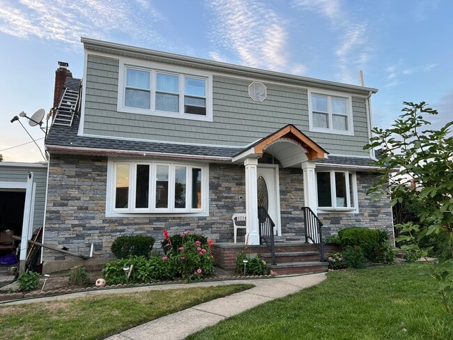 Building Photo - 772 Garden Dr