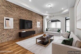 Building Photo - 7 Broad St Building Photo - 7 Broad St