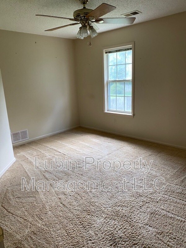 Foto del edificio - 6737 Booth Forrest Dr