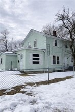 Building Photo - 866 Weeden St