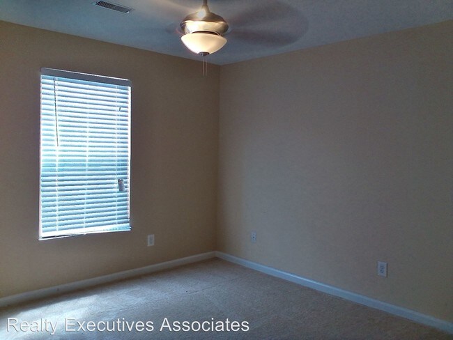 Building Photo - 1643 Maple View Way