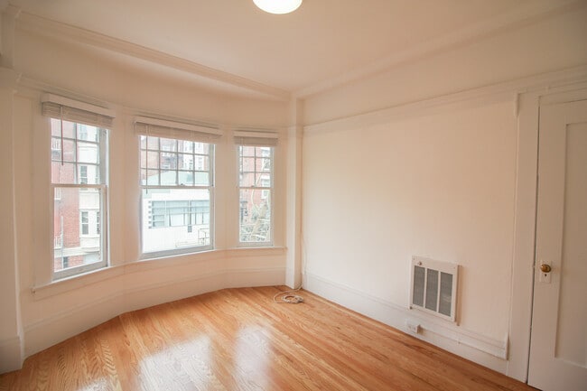 Building Photo - 1051 Post St