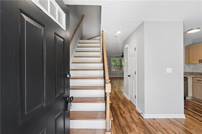 Foto del edificio - 5200 Laurel Bridge Dr SE