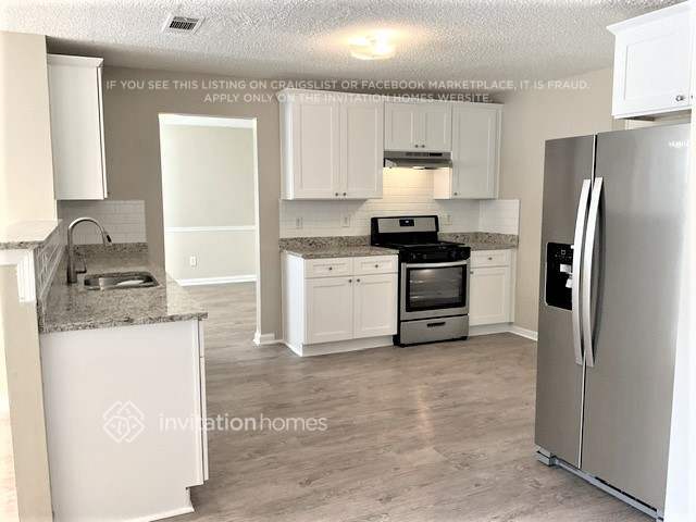 Foto del edificio - 6931 Silver Grass Ct