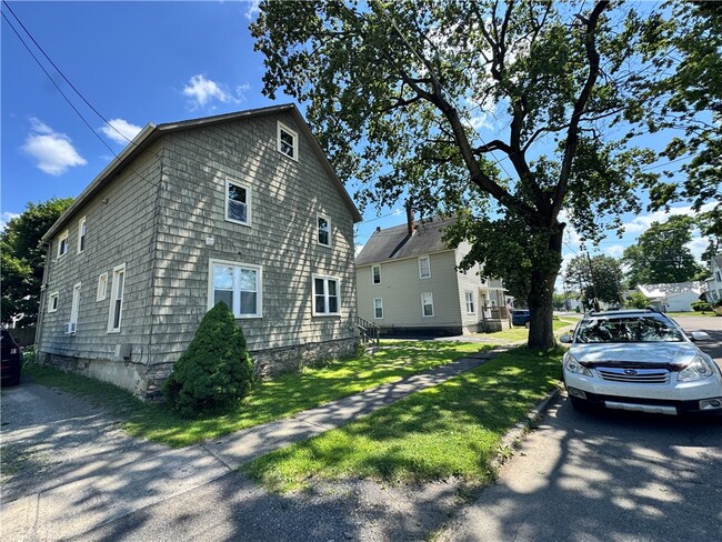 Building Photo - 345 Brewster St