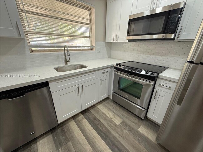 Foto del edificio - 3033 NW 43rd Ave