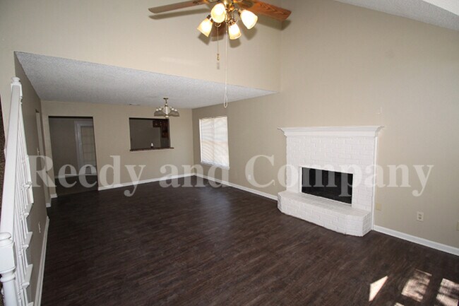 Building Photo - 2705 Bay Pointe Cir N