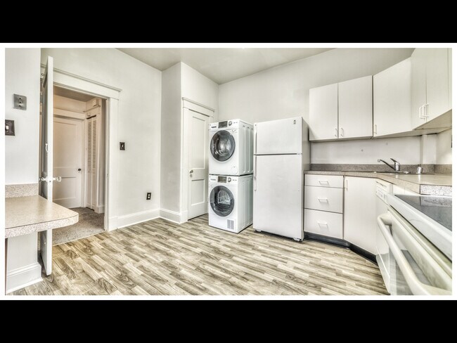 Building Photo - 4113 W Forest Park Ave