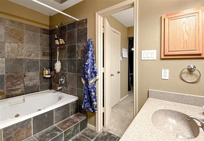 Master Bath with Jacuzzi Tub - 9850 Pagewood Ln