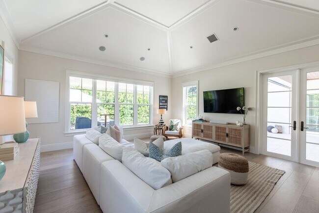 Foto del edificio - 240 Palm Island Ln