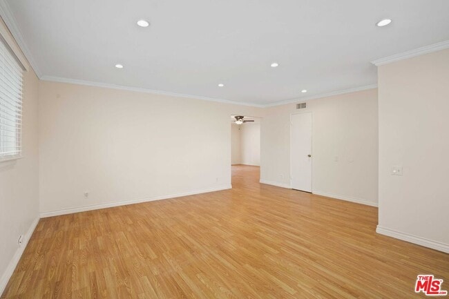 Foto del edificio - 6558 Neddy Ave