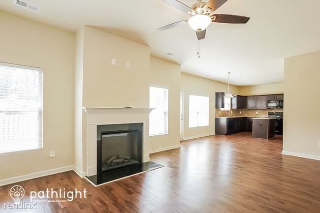 Foto del edificio - 4 br, 2.5 bath House - 124 Sims Court