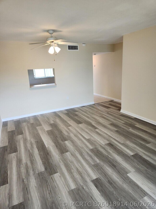 Foto del edificio - 731 N Pine Island Rd